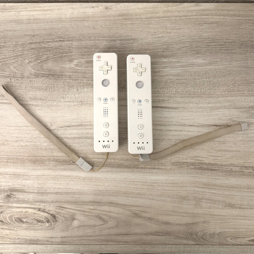 White 2006 Nintendo Wii Console Set - Picture 8 of 8